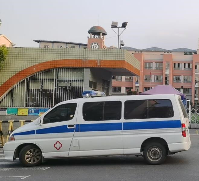 南沙救护车出租护送骨折病人一公里多少钱